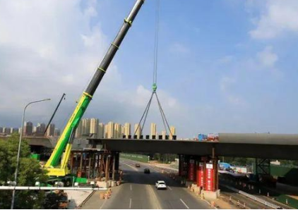 光明路延伸工程完成吊裝作業使用起重滑車